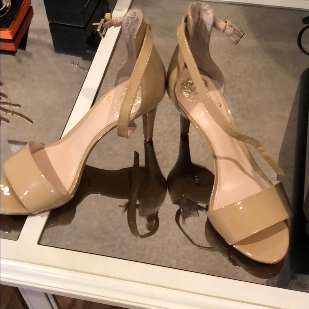 vince camuto tan heels